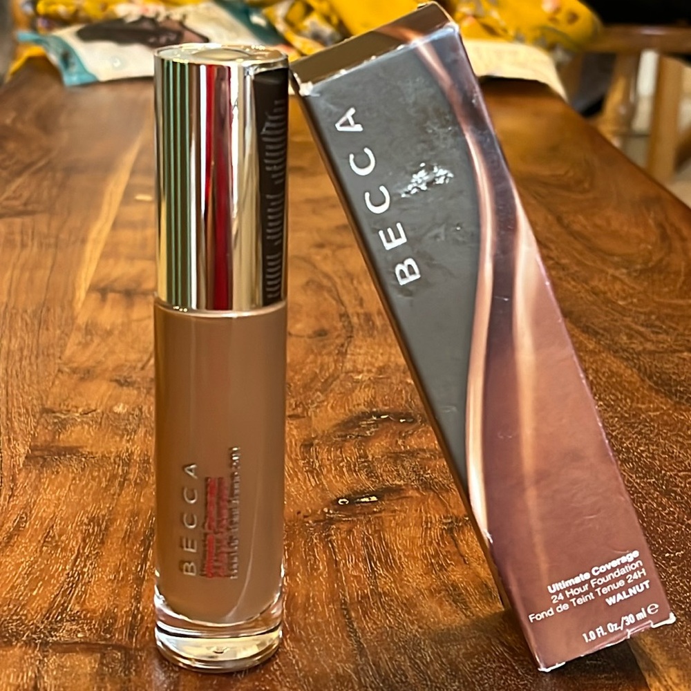 NWOT Becca Ultimate Coverage 24 Hour Foundation Walnut 1 fl oz